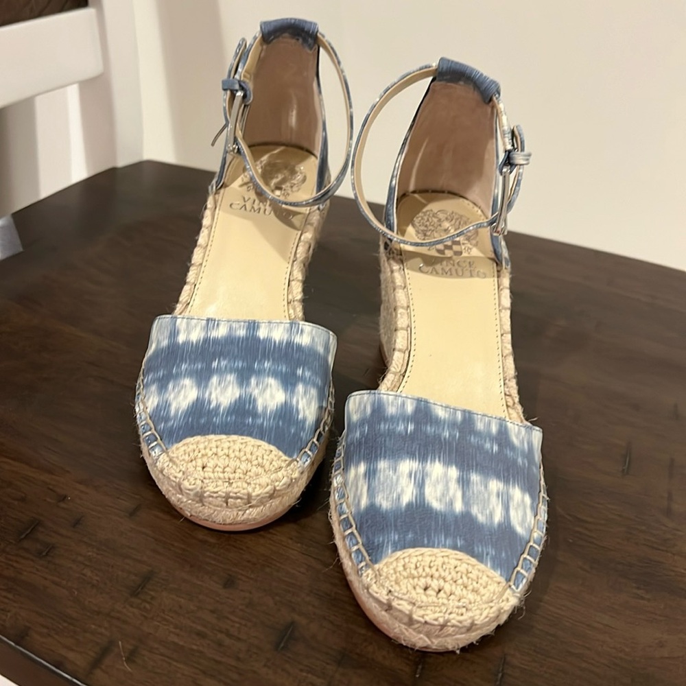 Vince Camuto Venerly Espadrille Wedges Blue Print with Ankle Strap! Size 7!